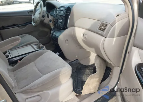 2004 Toyota Sienna Le z USA, uszkodzony, nr VIN 5TDZA23C94S079130